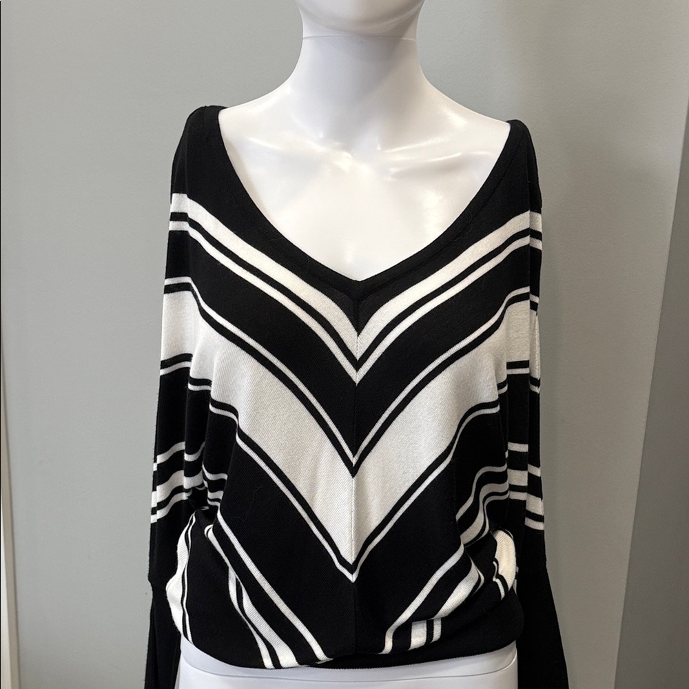 WHBM Black & White Chevron Striped V-Neck Front & Back  Lightweight Sweater -XS